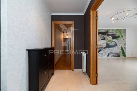 Apartamento t2 com parqueamento e arrecadação - vialonga