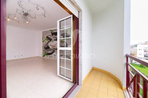 Apartamento t2 com parqueamento e arrecadação - vialonga