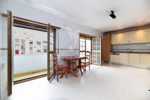 Apartamento t2 com parqueamento e arrecadação - vialonga