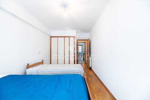 Apartamento t2 com parqueamento e arrecadação - vialonga