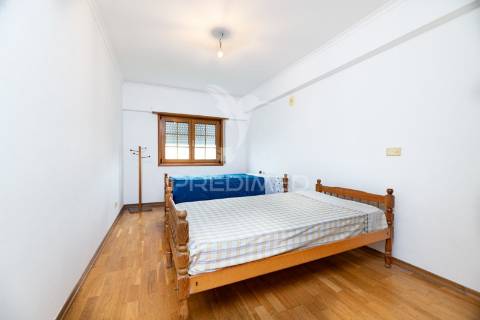 Apartamento t2 com parqueamento e arrecadação - vialonga