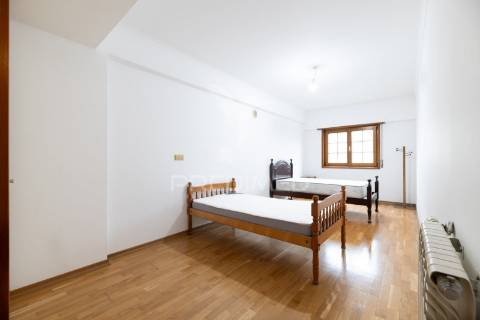 Apartamento t2 com parqueamento e arrecadação - vialonga