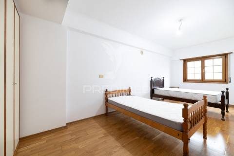 Apartamento t2 com parqueamento e arrecadação - vialonga