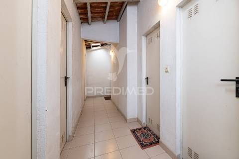 Apartamento t2 com parqueamento e arrecadação - vialonga