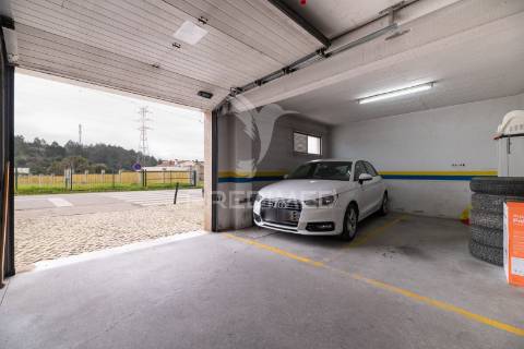 Apartamento t2 com parqueamento e arrecadação - vialonga