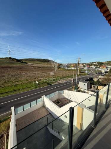 Moradia t2 contemporânea às portas de torres vedras