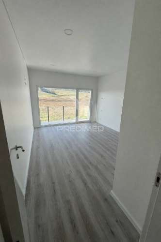 Moradia t2 contemporânea às portas de torres vedras