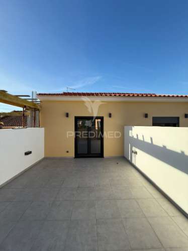Moradia t2 contemporânea às portas de torres vedras