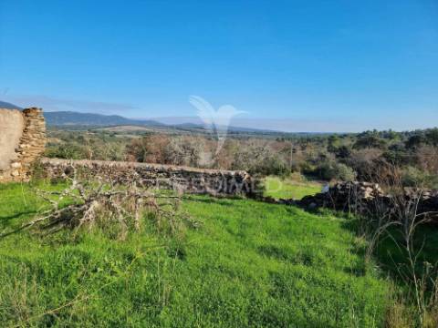 Terreno urbano com vista para a serra