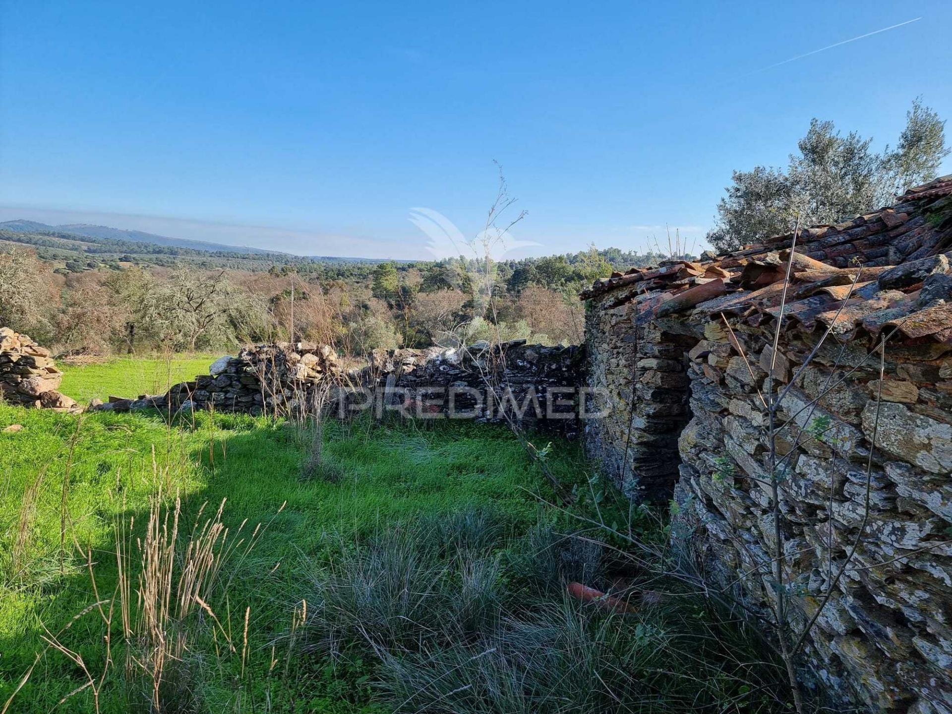 Terreno urbano com vista para a serra