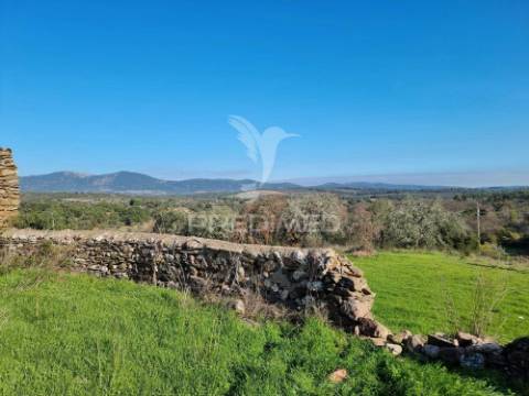 Terreno urbano com vista para a serra