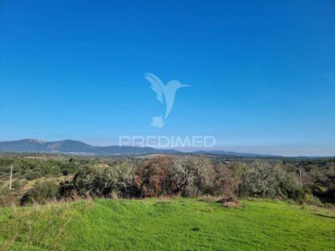 Terreno urbano com vista para a serra