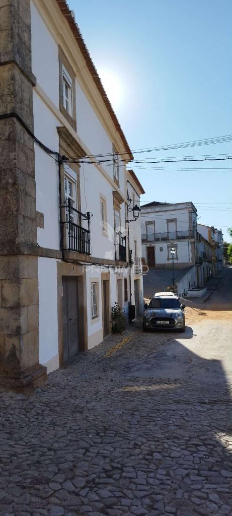 Moradia no centro de castelo de vide