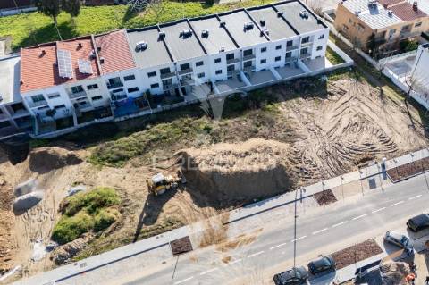 Moradia térrea t4 em estrutura – soutelo, vila verde