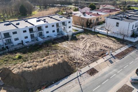Moradia térrea t4 em estrutura – soutelo, vila verde