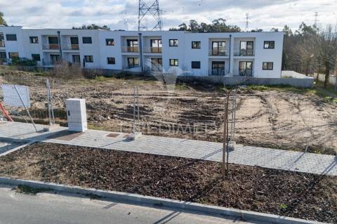 Moradia térrea t4 em estrutura – soutelo, vila verde