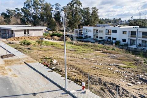 Moradia térrea t4 em estrutura – soutelo, vila verde