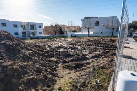 Moradia térrea t4 em estrutura – soutelo, vila verde