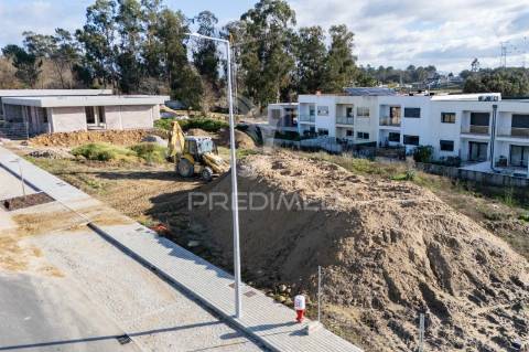 Moradia térrea t4 em estrutura – soutelo, vila verde