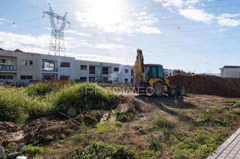 Moradia térrea t4 em estrutura – soutelo, vila verde