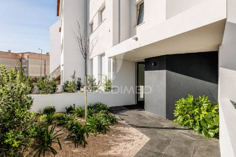 Apartamento t4 vista de mar na praia das maçãs, sintra