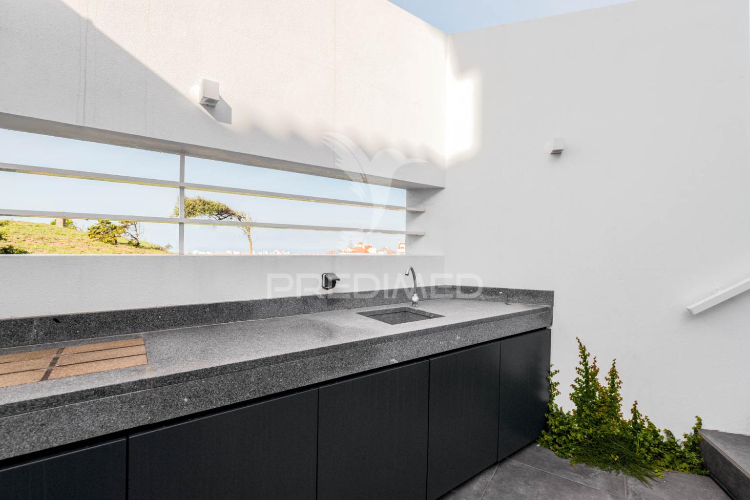 Apartamento t4 vista de mar na praia das maçãs, sintra