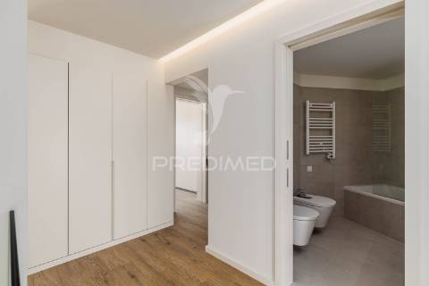 Apartamento t4 vista de mar na praia das maçãs, sintra