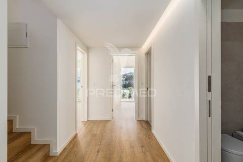 Apartamento t4 vista de mar na praia das maçãs, sintra