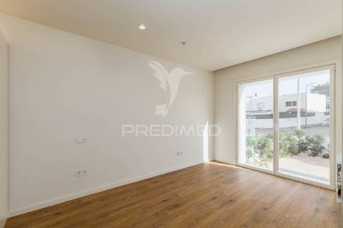 Apartamento t4 vista de mar na praia das maçãs, sintra