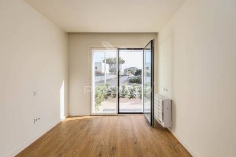 Apartamento t4 vista de mar na praia das maçãs, sintra