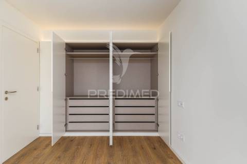 Apartamento t4 vista de mar na praia das maçãs, sintra