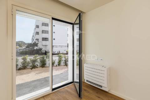 Apartamento t4 vista de mar na praia das maçãs, sintra