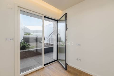 Apartamento t4 vista de mar na praia das maçãs, sintra