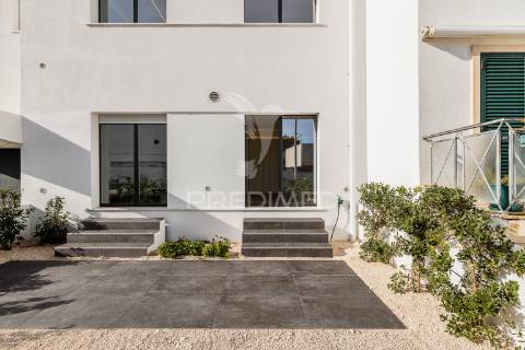 Apartamento t4 vista de mar na praia das maçãs, sintra