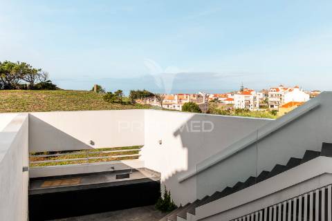Apartamento t4 vista de mar na praia das maçãs, sintra