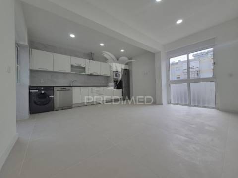 T2 remodelado com elevador em laranjeiro