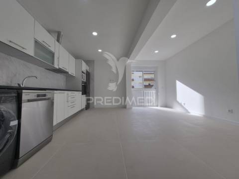 T2 remodelado com elevador em laranjeiro