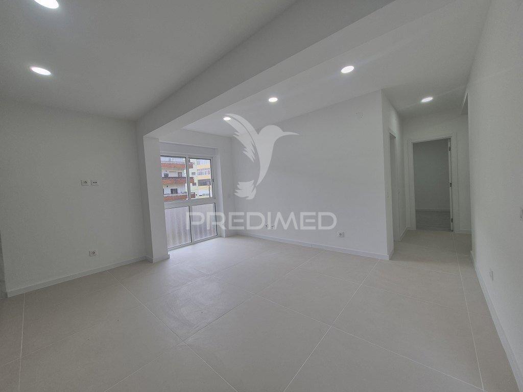 T2 remodelado com elevador em laranjeiro