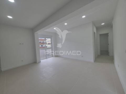 T2 remodelado com elevador em laranjeiro