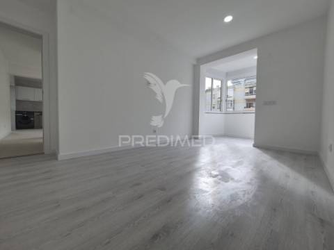 T2 remodelado com elevador em laranjeiro