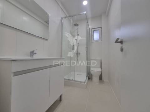 T2 remodelado com elevador em laranjeiro