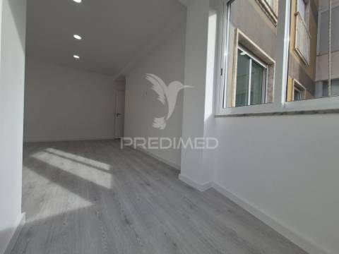 T2 remodelado com elevador em laranjeiro