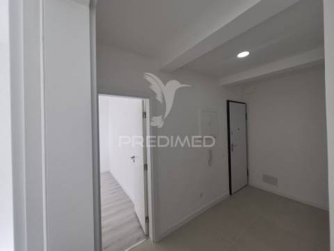 T2 remodelado com elevador em laranjeiro