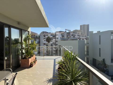 último andar com vista mar a 2 minutos da praia | condomínio exclusivo