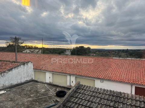 ? vivenda de 1.º andar à venda na encantadora vila de nisa
