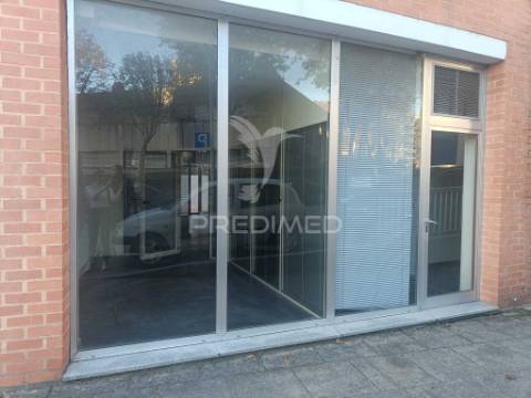 Loja para arrendamento no centro da cidade