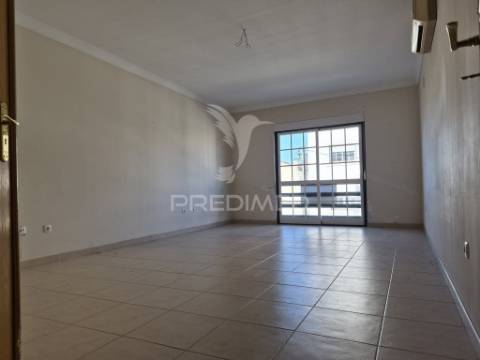 Apartamento t3 com garagem e sótão - pinhal novo