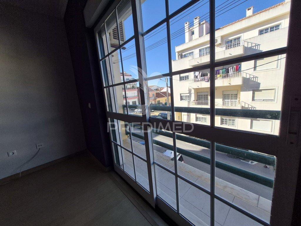 Apartamento t3 com garagem e sótão - pinhal novo