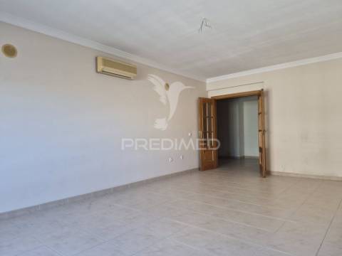 Apartamento t3 com garagem e sótão - pinhal novo