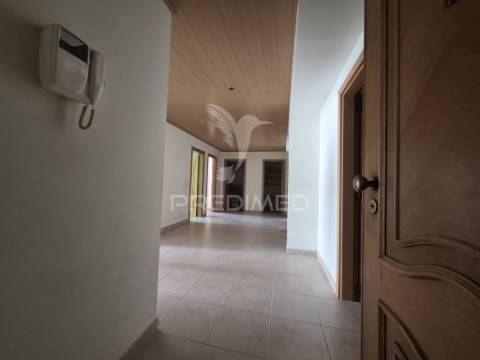 Apartamento t3 com garagem e sótão - pinhal novo